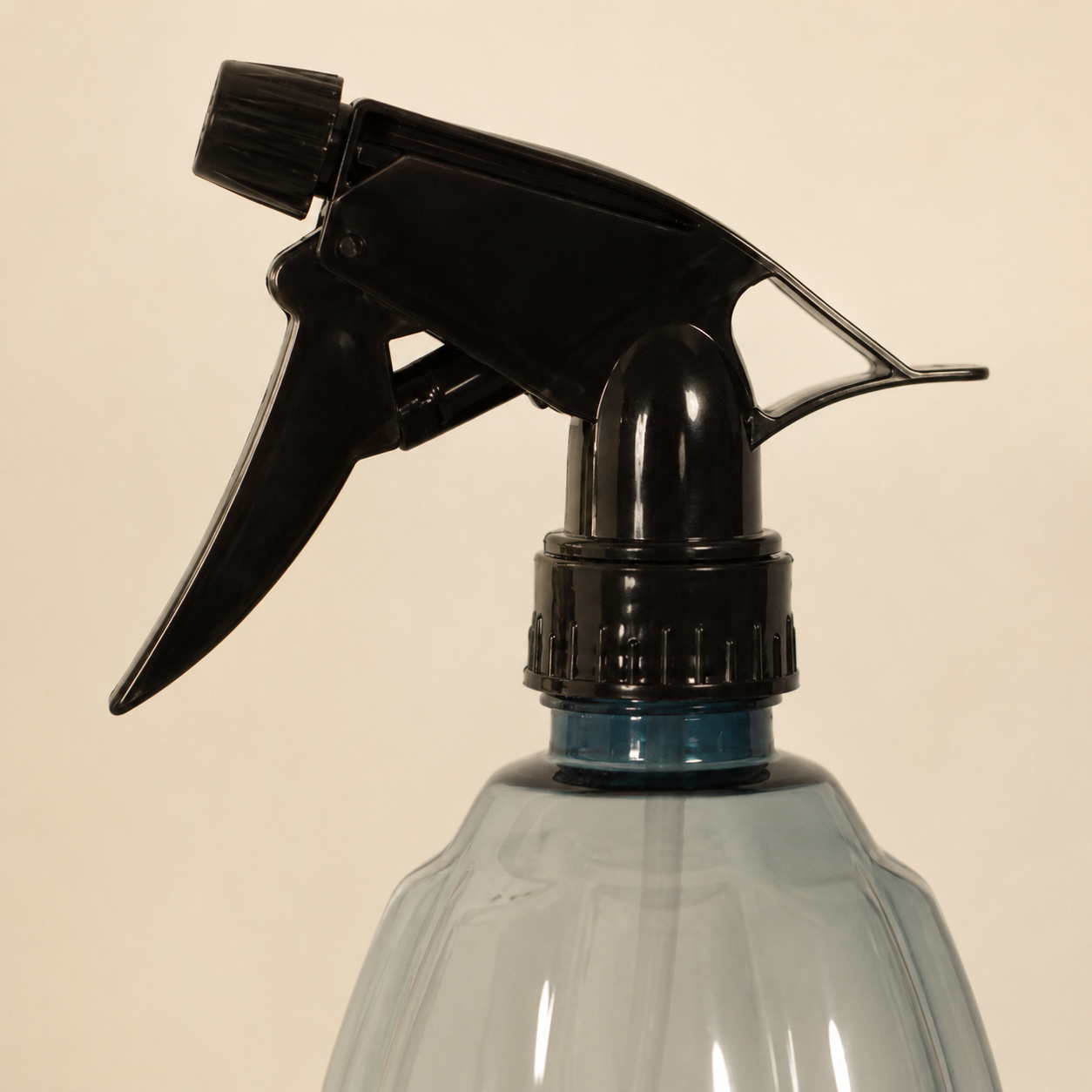 🖤 Cleaning Essential | Durable Plastic Design | Fine Mist Daily Care